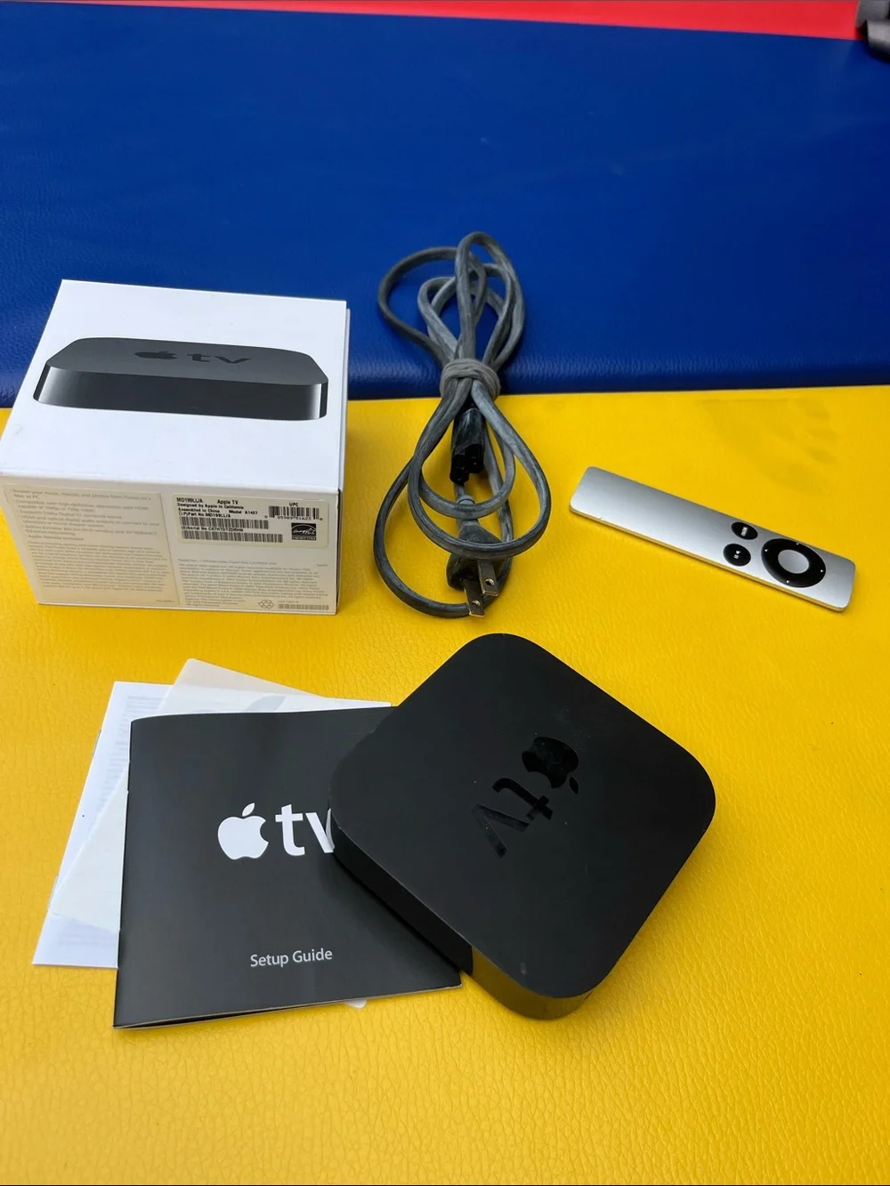Apple TV Media Streaming Box with Remote - Black 2012